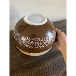 Vintage Woodland Pyrex mixing bowl 9 1/2" x 7 1/2"